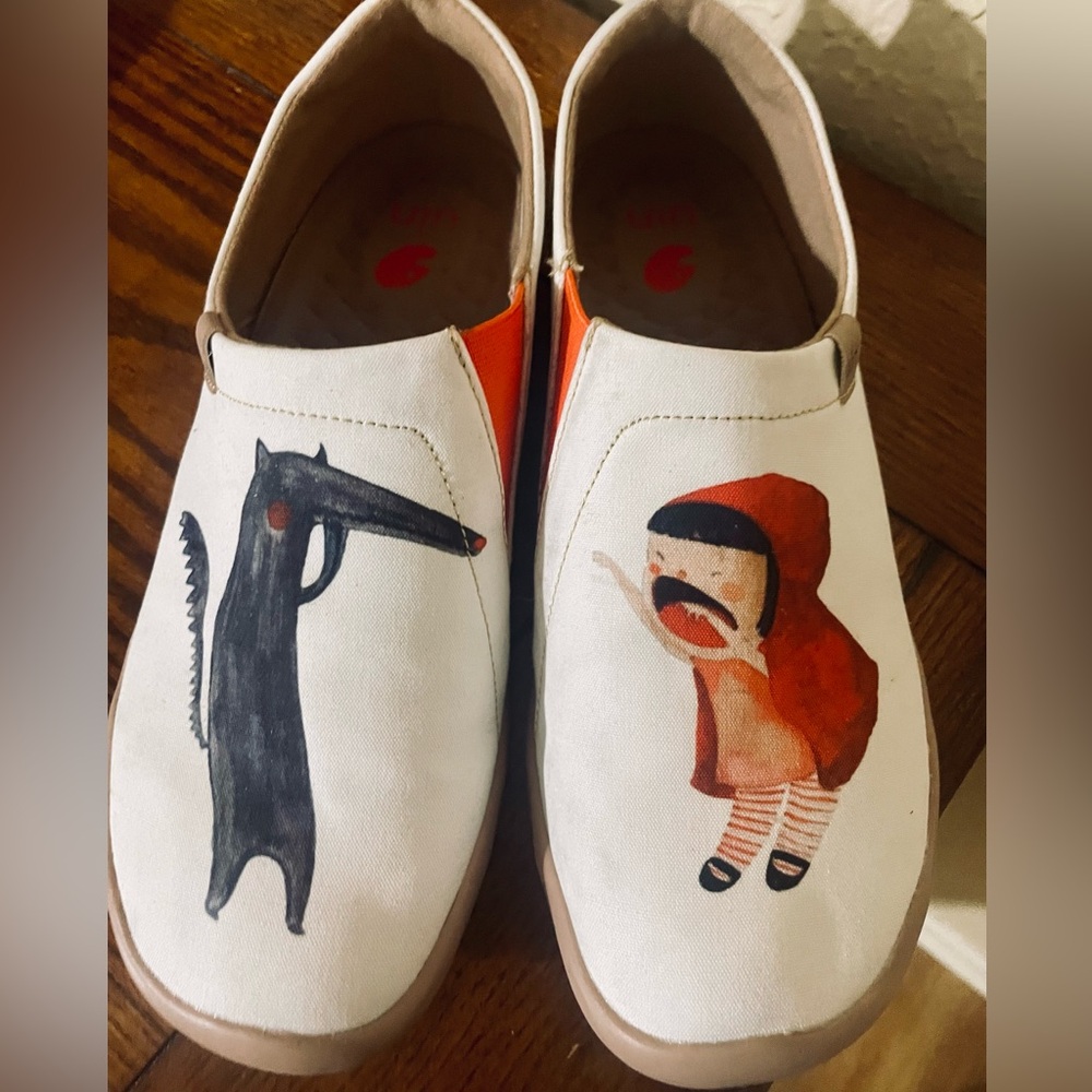 Uin shoes Lil Red Ridding Hood